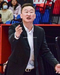 杨瀚森“接班人”定了！青岛男篮锁定未来双子星：李俊贤、丛睿言