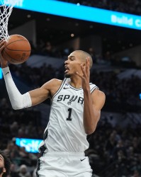 开云体育-天赋压制！文班垂直上升 力压防守极限甩进篮筐